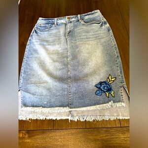 14W Chelsea Studio Blue Flower Embroidered Jean Skirt